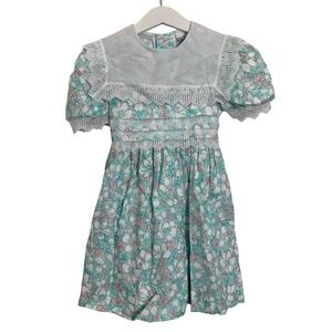Vintage Polly Flinders Little Girls floral Dress Sz 6 
Big white square Collar